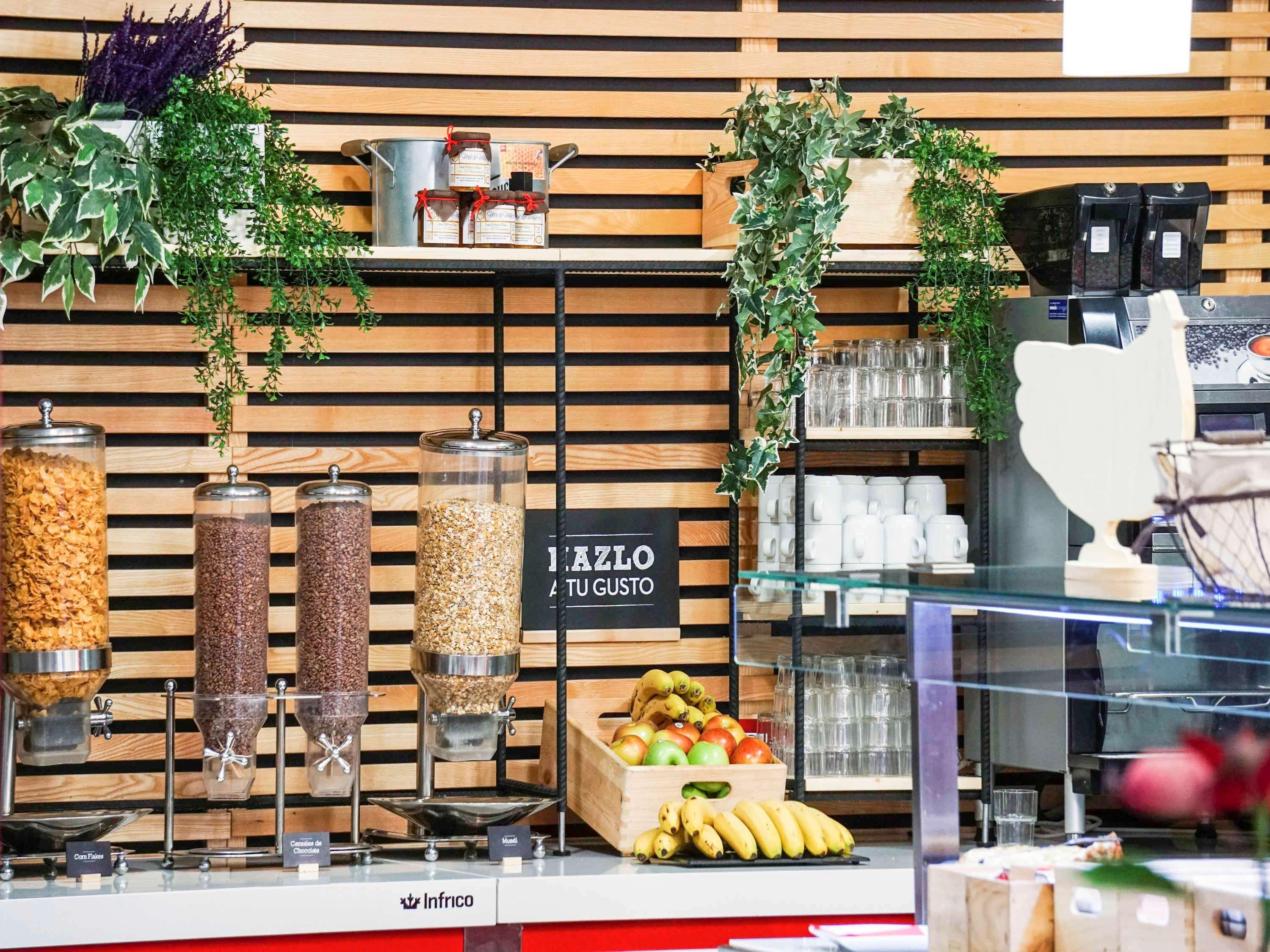 Ibis Girona Hotel Eksteriør billede